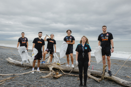 Basketballers donate time to Napier beach clean-up